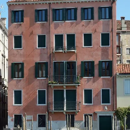 Charming On Grand Canal Venice