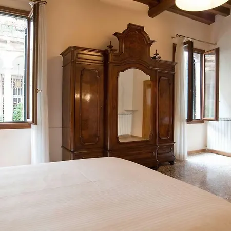 Piano Nobile A San Marco Apartment