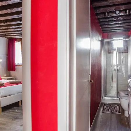 Rosso Apartment *
