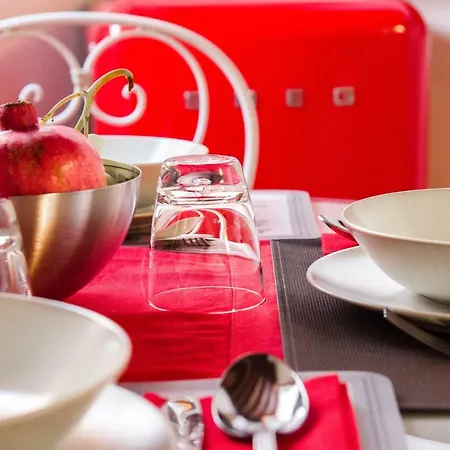 Rosso Apartment *