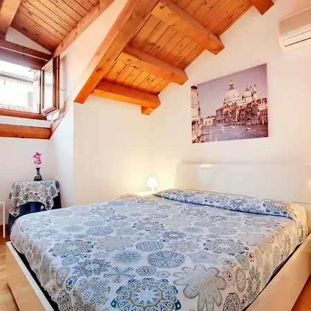 Lagoon Apartment *