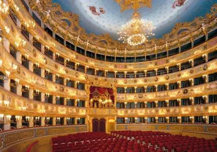 Key Location Near Palazzo Grassi * ונציה
