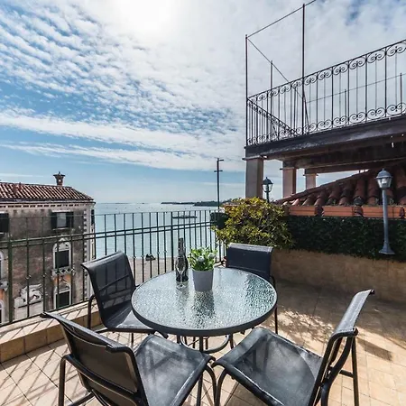 Ca' Delfina Apartment *
