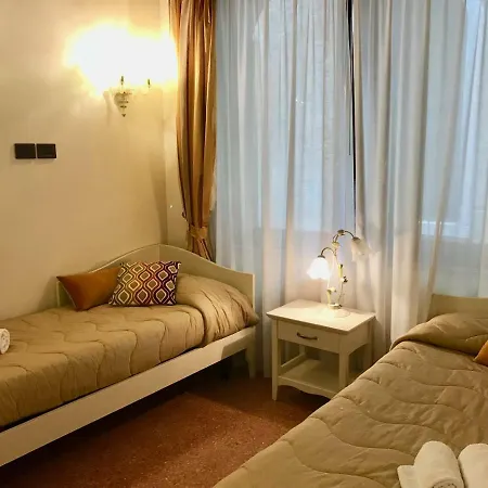 Family Three Minutes From San Marco Square, Apartment Venice