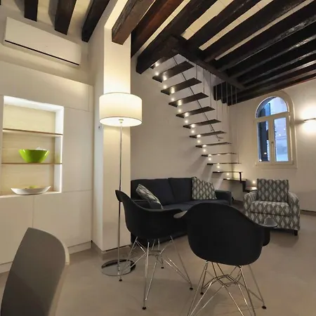 The Of The Ship Builder Apartment