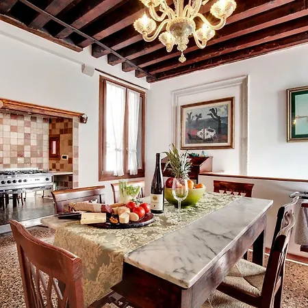 Apartment Palazzo Pisani