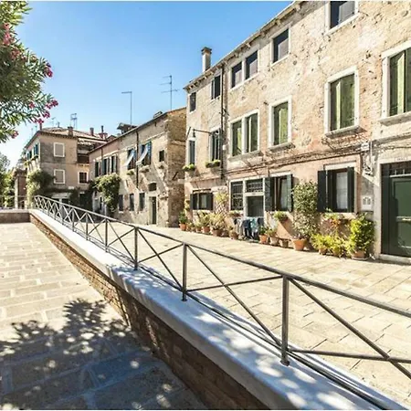 Apartment Lovely San Basilio Venice