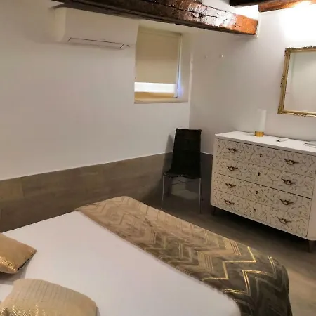 Alcova Apartment *