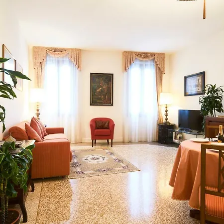 Holiday home Charming On Grand Canal *