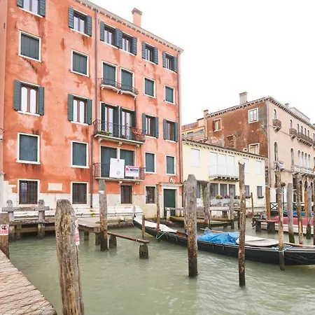 Charming On Grand Canal Holiday home *