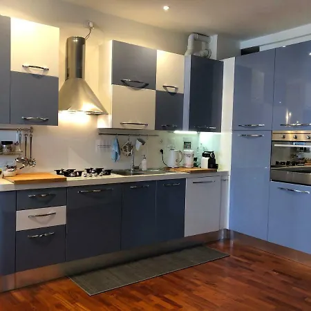 Apartment Modern Sunny In Residental Area