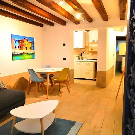 Alcova Apartment *