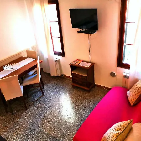 Castello First Apartment Venice