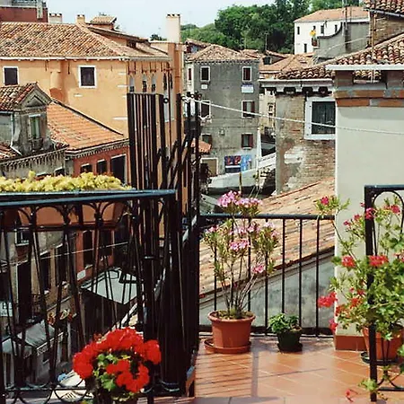 Le Mansarde Deluxe Guest house