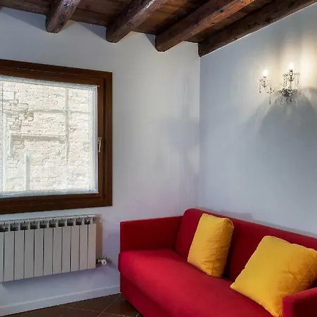 Antico Caminetto Biennale Apartment *