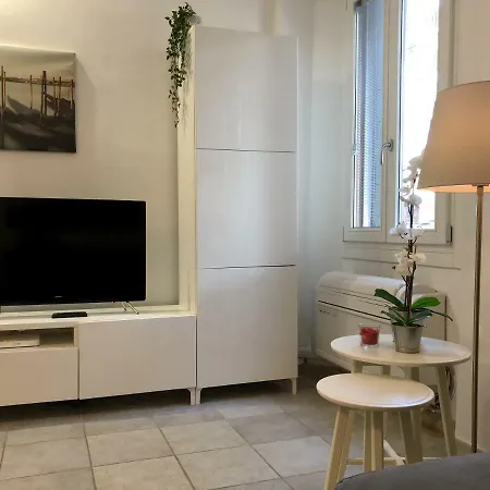 Cadillac Apartment *