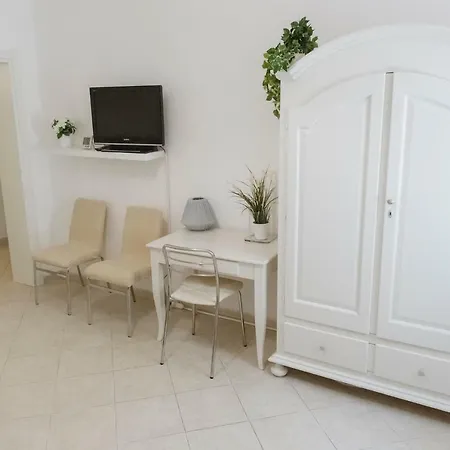 Biennale Bianco & Rosso Apartment *