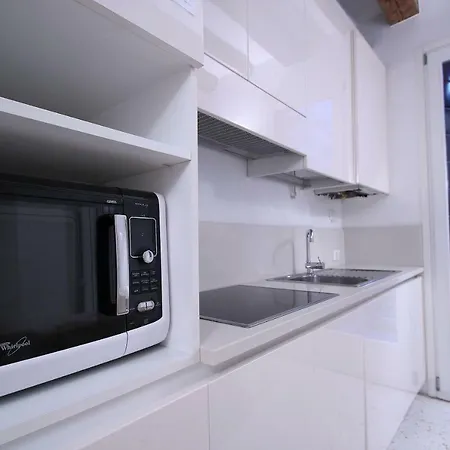 Guggenheim Museum, Cool, 4Pax Apartment