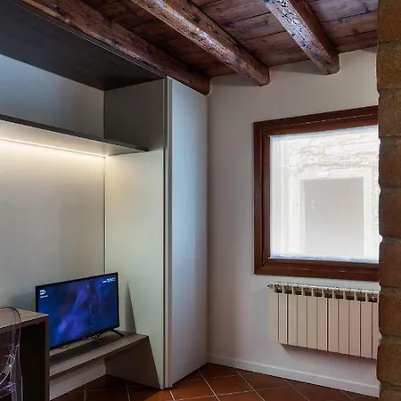 Antico Caminetto Biennale Apartment