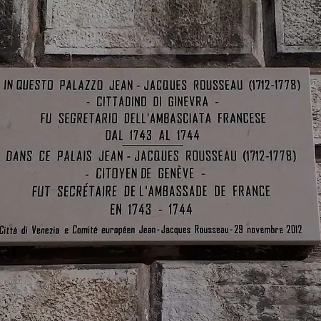 Rousseau's Apartament