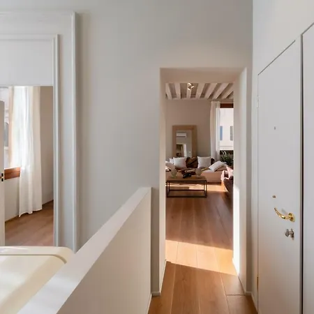 Bridge Of Sighs Luxurious Apartment