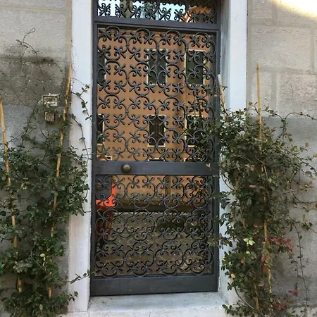 Rosso Veneziano Apartment Venice