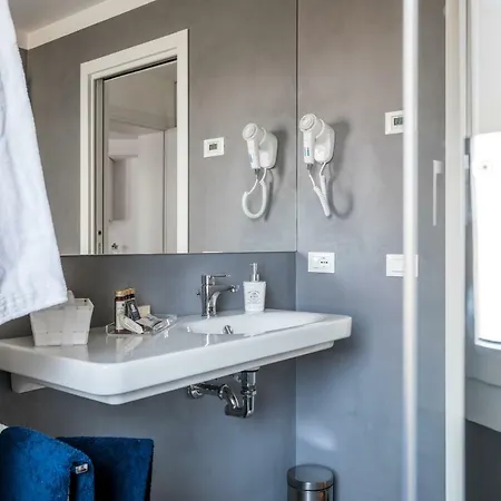Heaven Biennale, The Elegant Apartment Venice