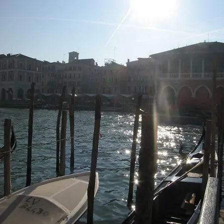 Apartment Loft Overlooking The Grand Canal *