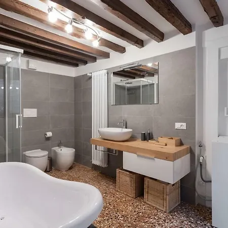 Ponte Raspi Canal View Apartment *