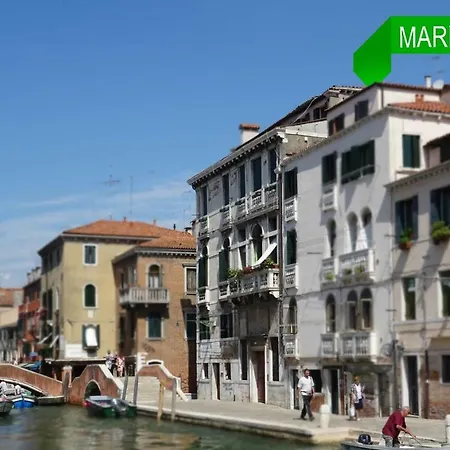 Apartment Mariangela Artist's *