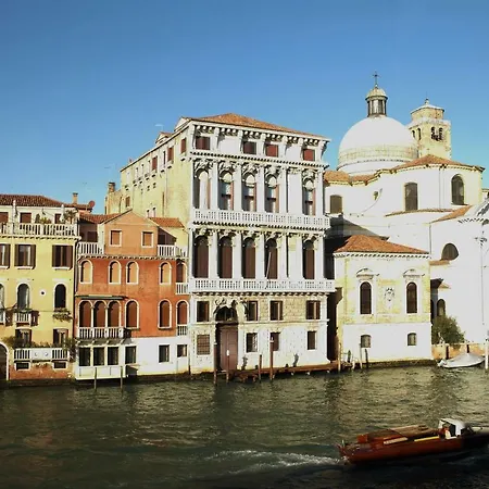 Guest house Noble Palace Grand Canal *
