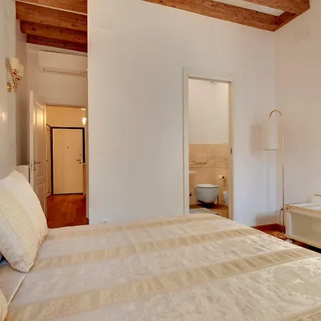 Lägenhet Nikki House *
