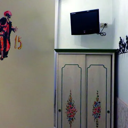 San Salvador Basic & Local 2 Stars Hotel Venedig