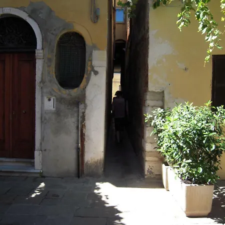 Alle 3 Stelle Barocco Διαμέρισμα *