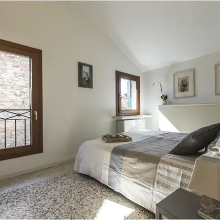 Apartment Lovely San Basilio Venice