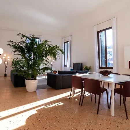 Apartment Palazzo Vendramin Costa