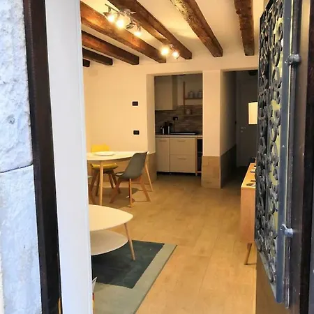 Apartment Alcova