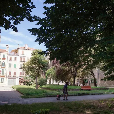 Biennale Bianco & Rosso Apartment