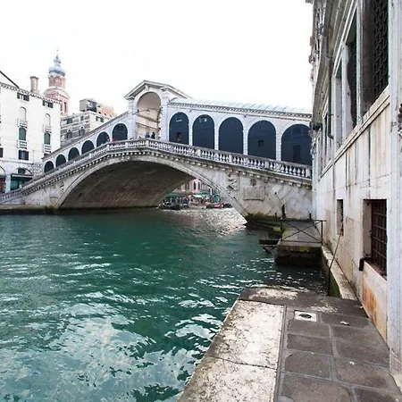 Melusina Rialto Apartment *