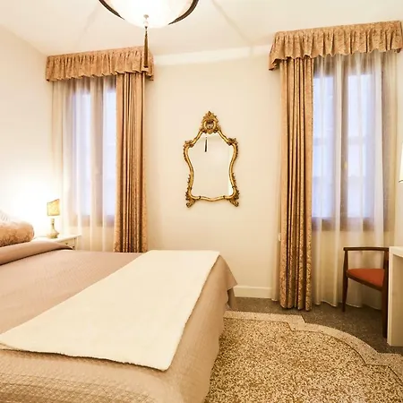 Charming On Grand Canal Holiday home
