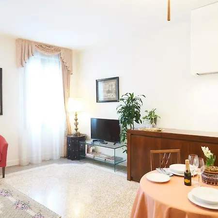 Charming On Grand Canal Holiday home *