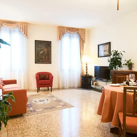 Holiday home Charming On Grand Canal