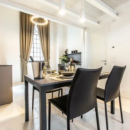 Apartment Elegant Fornasa Vecia, Canal View With A Beautiful Garden R&r Venice