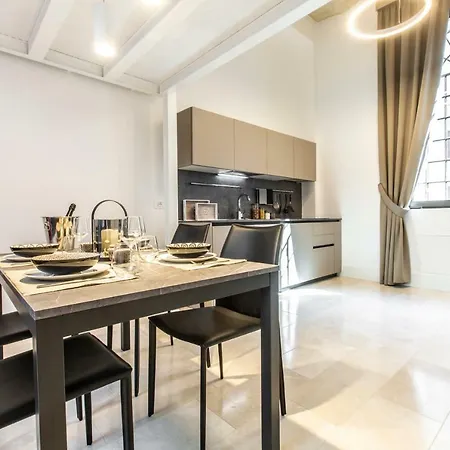 Apartment Elegant Fornasa Vecia, Canal View With A Beautiful Garden R&r Venice