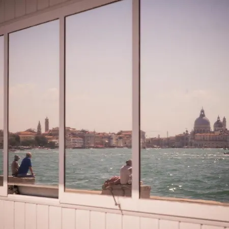 Biennale Bianco & Rosso Apartment