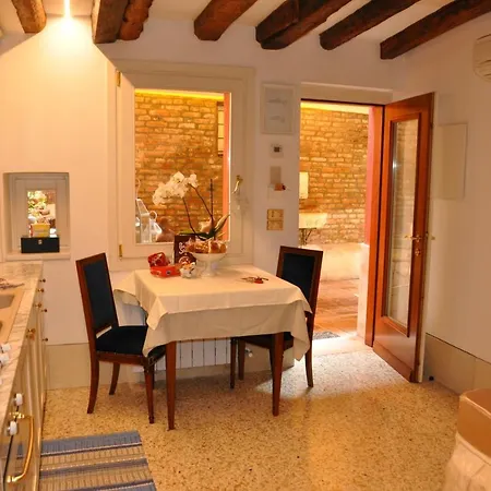 Henry's Heaven Apartment