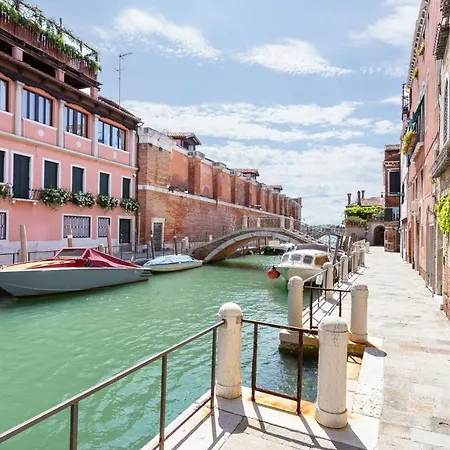 Apartment Elegant Two Bedroom In Venetian Style Venice
