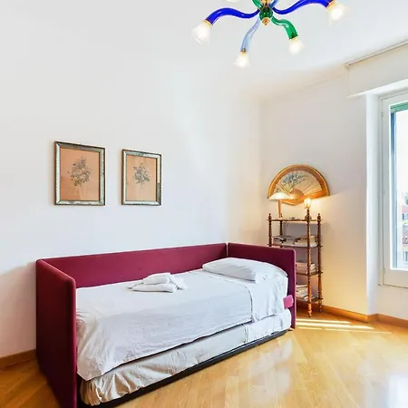 Apartment Elegant Two Bedroom In Venetian Style *