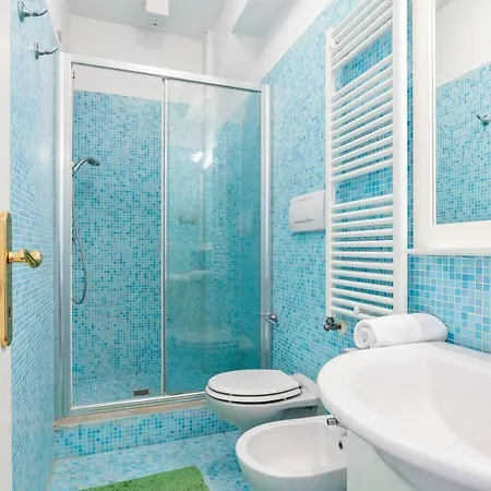 Elegant Two Bedroom In Venetian Style Apartment Venice