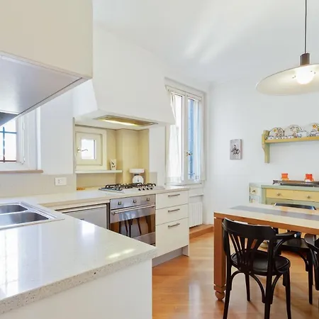 Elegant Two Bedroom In Venetian Style Venice